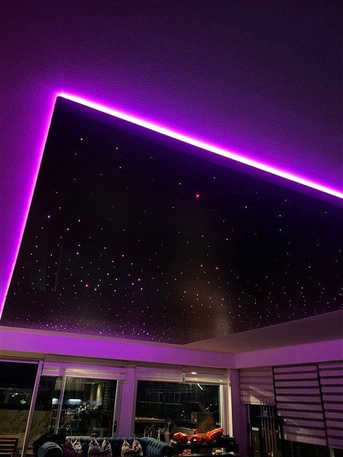 Estructura estrellada negro mate con LED RGB perimetral